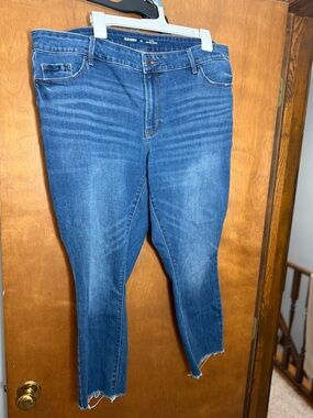 Old Navy Women's Medium Blue Cropped Skinny Jeans